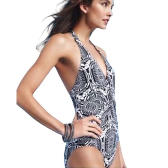 Echo Knot Front Black White One Piece Swimsuit - Picture 1 of 10